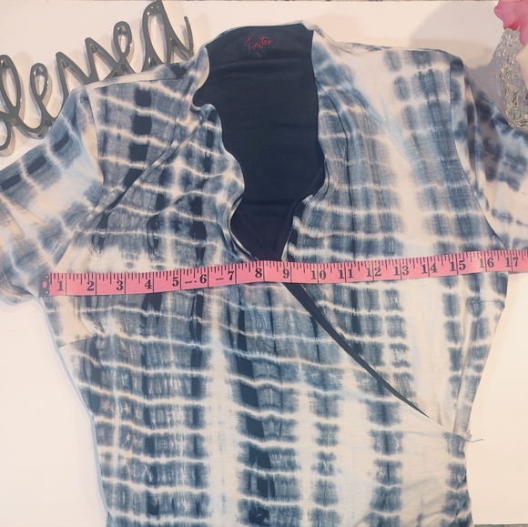 🔥 Faux Wrap Black and Gray Short Sleeved Tie Dye Dress - Picture 8 of 12